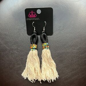 The Dustup Black earring